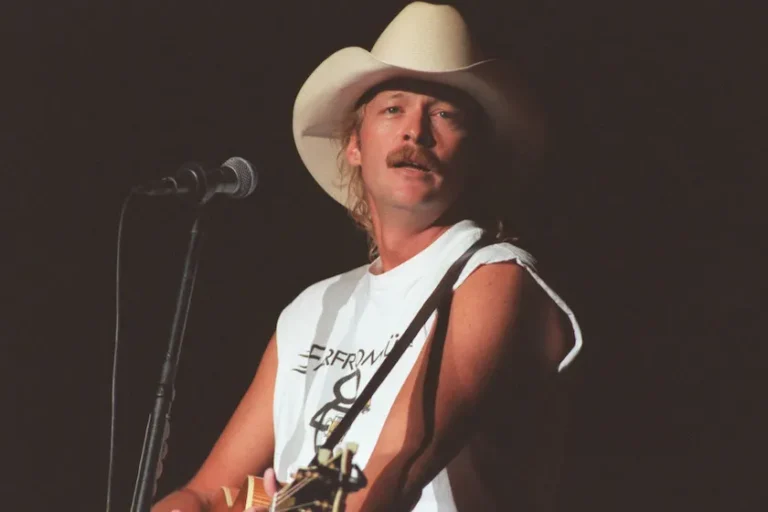 Male Country Singers of the 90’s: The Voices That Changed Country Music Forever 9 male country singers of the 90's